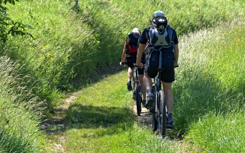 cyclists-1445700_960_720