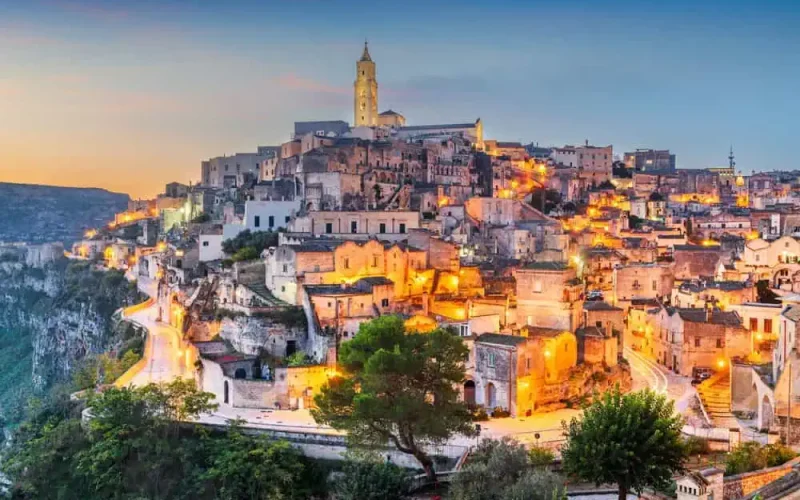 shutterstock_2577801979_1